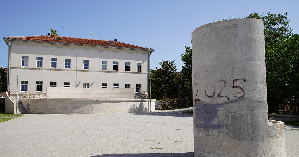 Bili smo u Benkovcu. "Danas je svatko umjetnik i branitelj, a oboje plaća država"