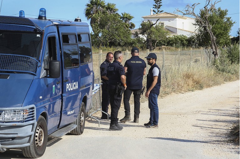 Dječaci (4 i 5) nestali u Francuskoj pronađeni uz cestu u Portugalu. Majka uhićena