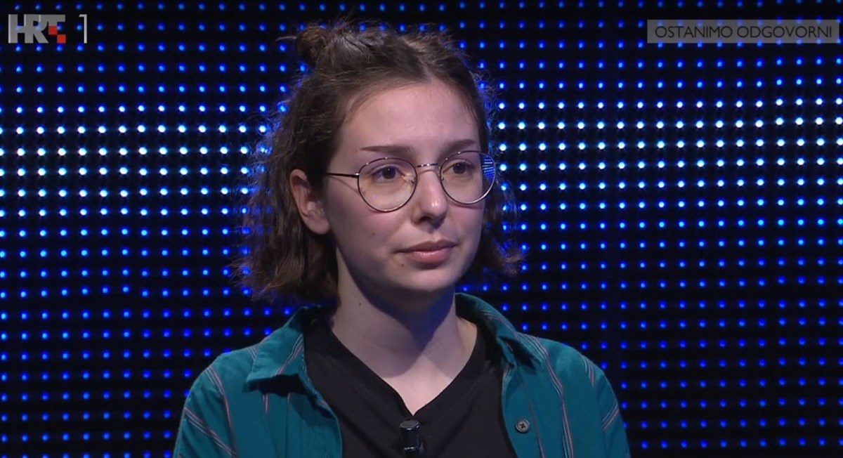 18-godišnja učenica uzela višu ponudu i rasturila, biste li znali njezina pitanja?