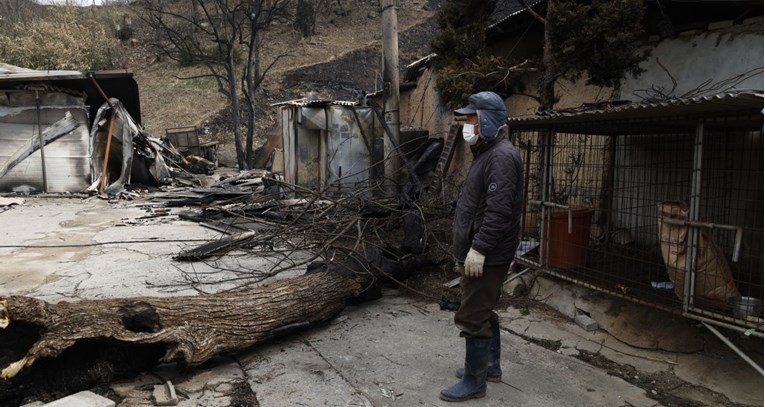 Za najgore požare u Južnoj Koreji osumnjičen muškarac. Izazvao ih dok je čistio grob?