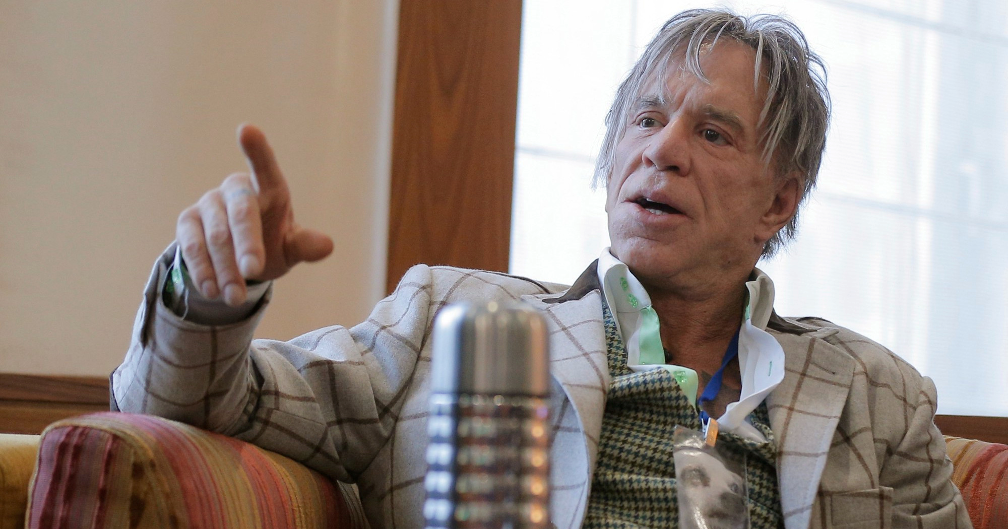 Mickey Rourke bijesan zbog kampanje za pomoć: "Ponižavajuće je"