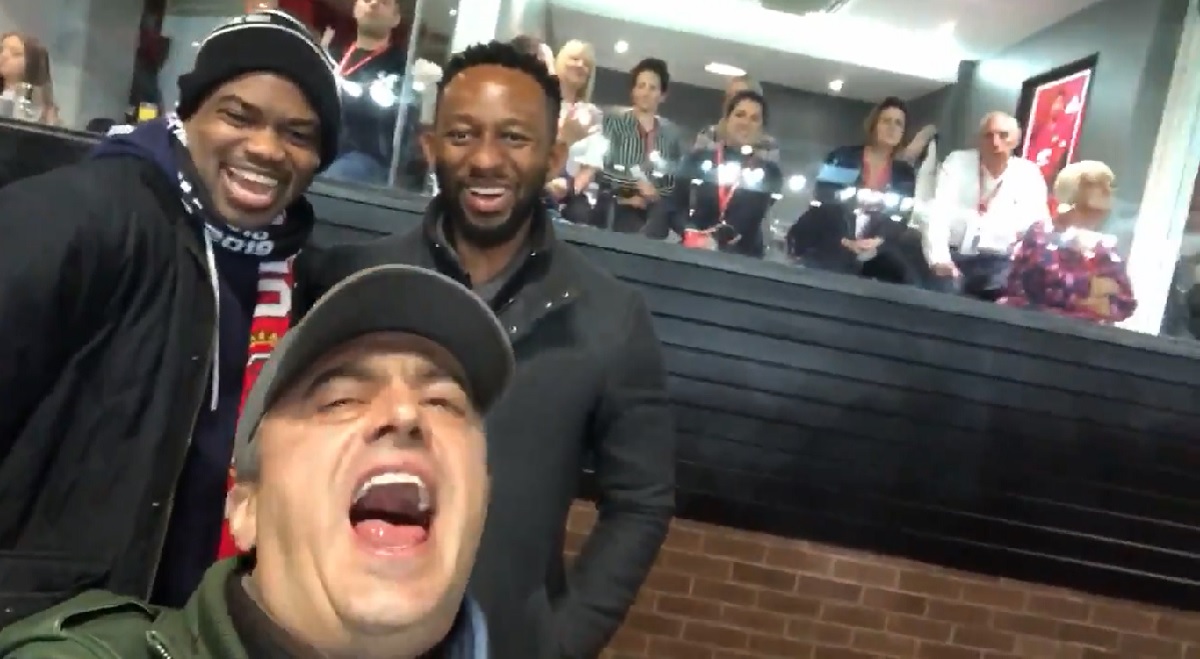 Sergej Trifunović navijačima Uniteda na Old Traffordu pjevao Liverpoolovu himnu