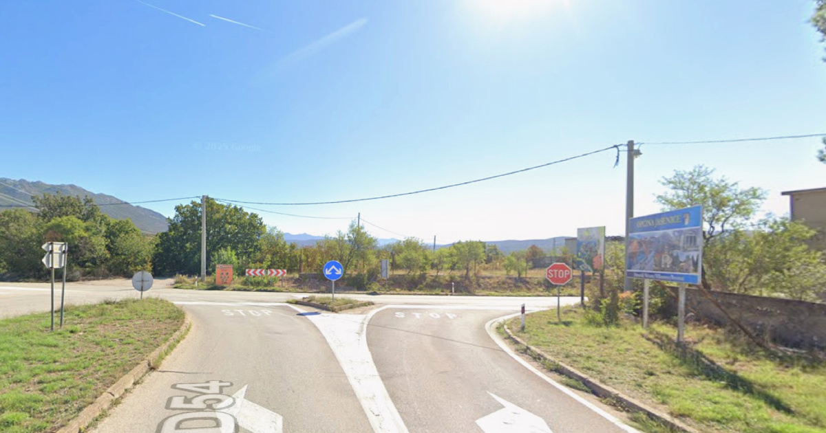 Kod Maslenice nije stao na znak STOP. Udario u auto, tri žene teško ozlijeđene