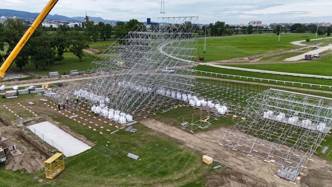 Pogledajte kako napreduju radovi na Hipodromu, pozornica poprima oblik