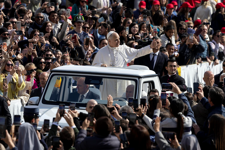 Papa ide na svoje drugo inozemno putovanje od preuzimanja dužnosti