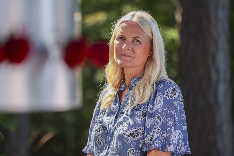 Norveška princeza u mailu Epsteinu: Je li ok da majka sinu stavi gole surferice na zaslon?