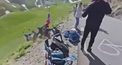 VIDEO Fotograf bacio u jarak muškarca koji je trčao s biciklistima na Tour de Franceu