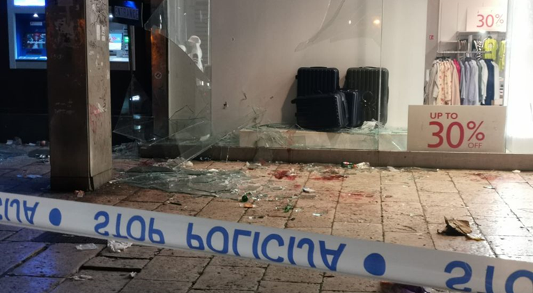 FOTO Komadi stakla padali ispred noćnog kluba u Splitu. 22 osobe zatražile pomoć