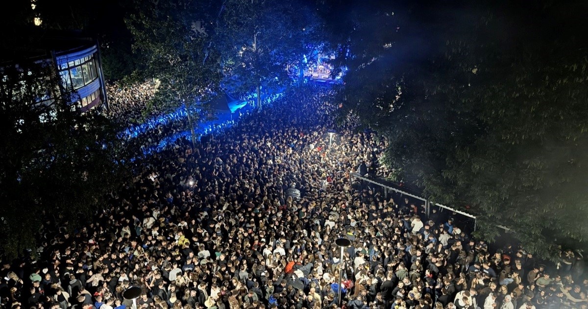 Ovako je izgledao dom na Savi dok je pjevao Jole, slušalo ga više od 10.000 studenata