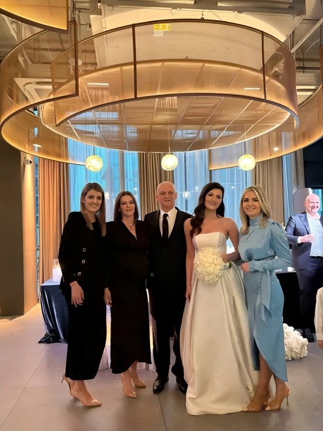 Udala se kći Ljube Ćesića Rojsa, kuma joj je unuka Franje Tuđmana