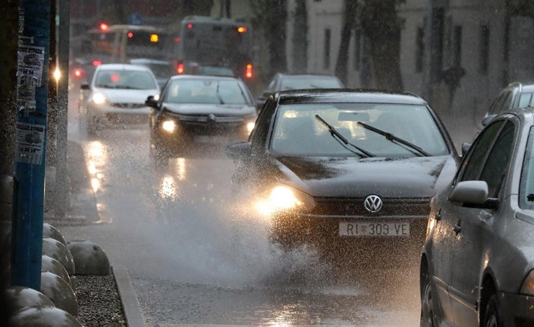 HAK: Na cestama su moguće obilne kiše i odroni