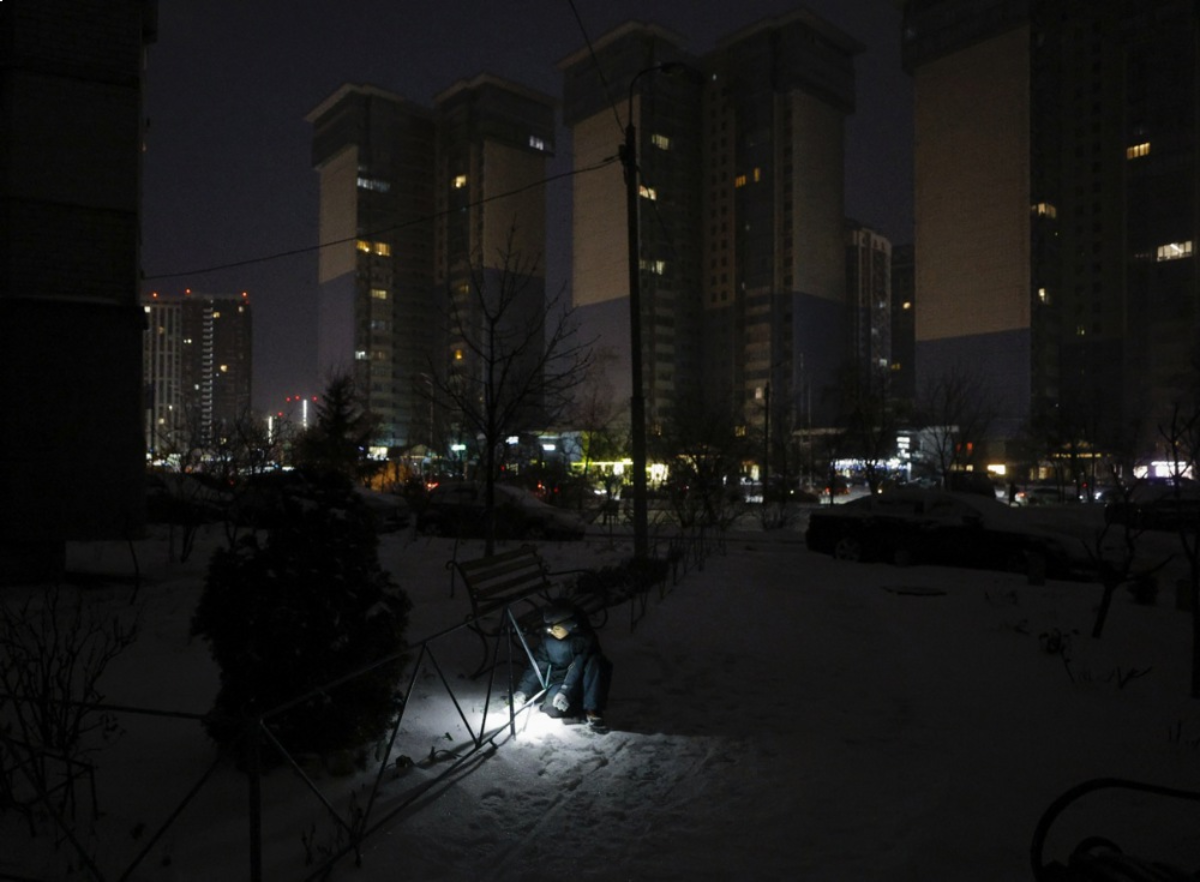 Više od 1000 stambenih zgrada u Kijevu i dalje bez grijanja nakon ruskog napada