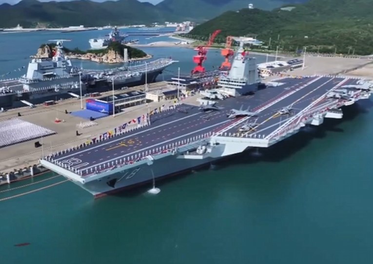 VIDEO Zaplovio supernosač Fujian