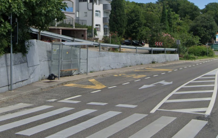 Incident u autobusu kod Crikvenice. Mladići ozlijedili vozača i razbili staklo
