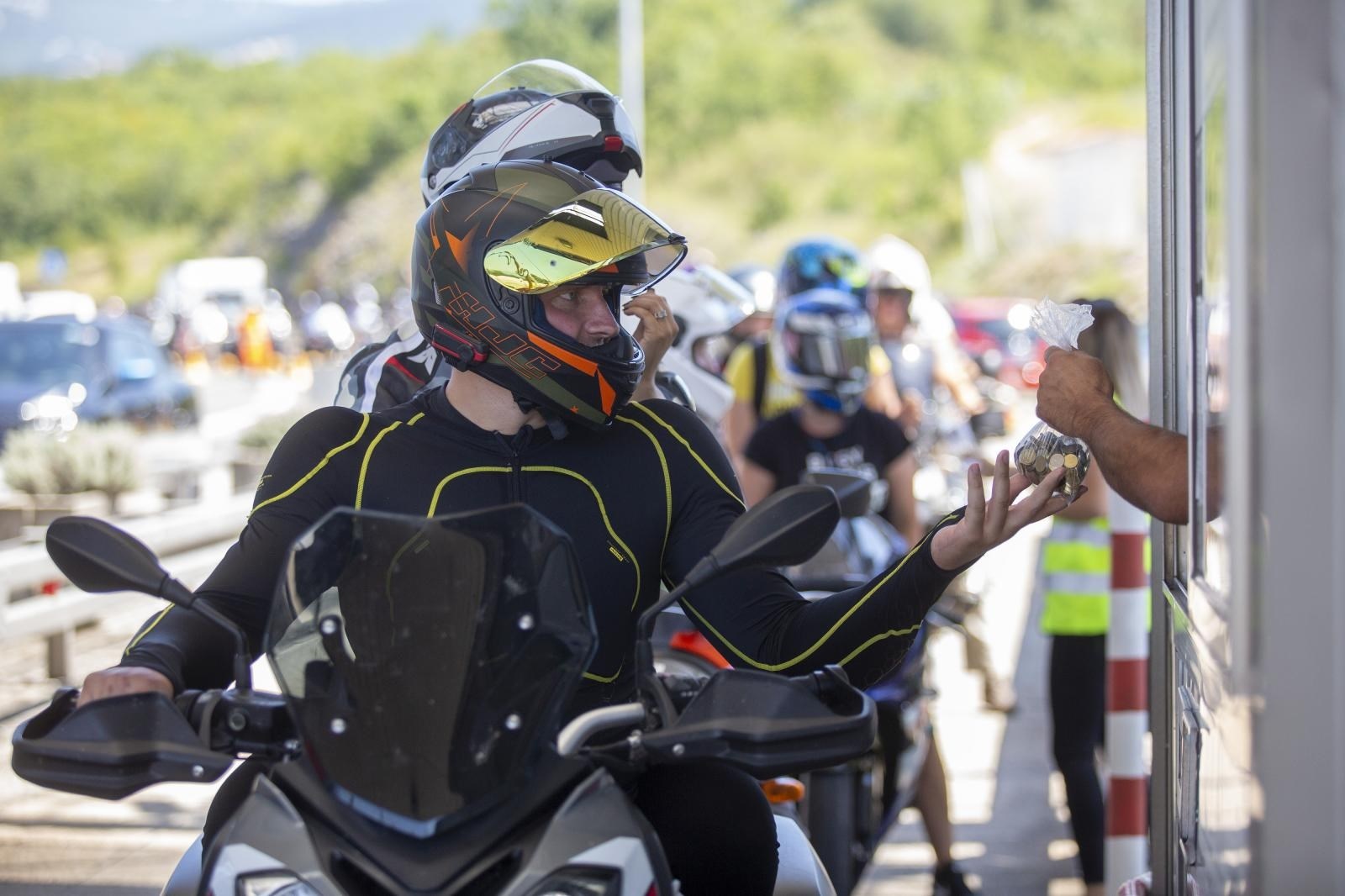 Provjerili smo smiju li vam blagajnici na naplatnima odbiti lipe