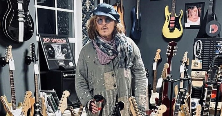 Johnny Depp htio u tajnosti posjetiti antikvarijat pa sletio helikopterom na ulaz