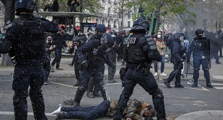 Francuski ministar: Dosad je u prosvjedima ozlijeđeno više od 1000 policajaca