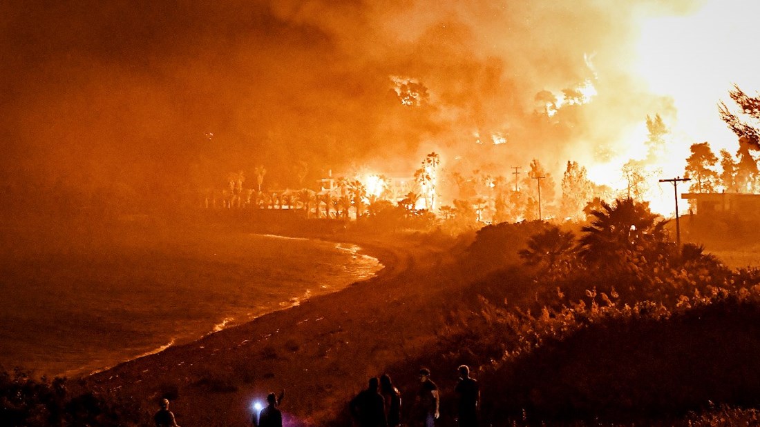 Golemi požari na grčkom Rodosu i Peloponezu, temperature idu i do 43