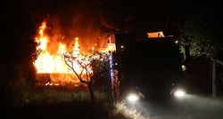 U požaru automehaničarske radionice izgorjeli traktor i tri automobila