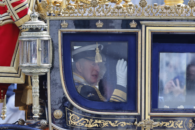 Britanska radijska postaja greškom objavila da je kralj Charles umro pa pustila himnu