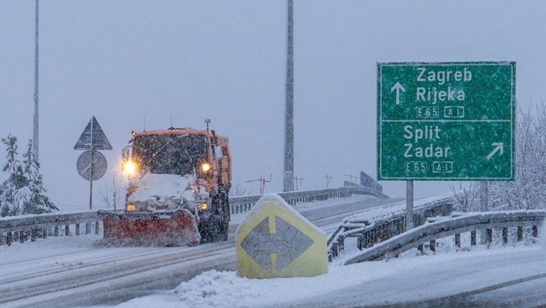 Stiže nagla promjena, temperature jako padaju. U dijelovima zemlje i do 40 cm snijega