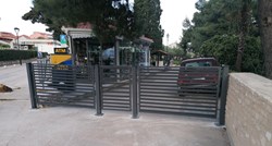 Hotel iz Supetra: Postavili smo opet ogradu. Gradonačelnica: Okupacija se nastavlja