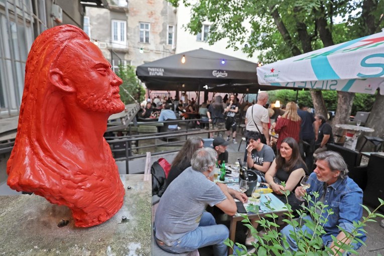 U Zagrebu otkrivena skulptura Johnnyja Štulića, napravio je Boris Leiner