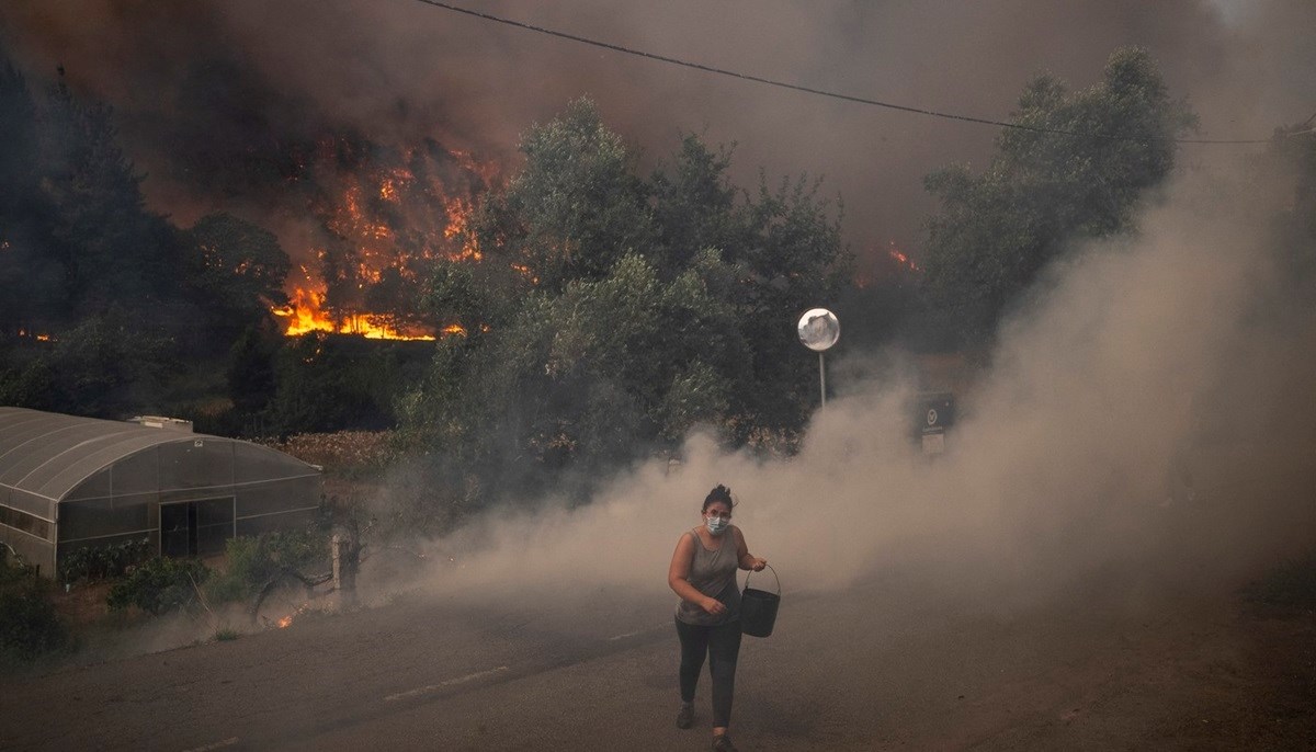 VIDEO Požari haraju portugalom. Troje poginulih, vatrogasac umro od srčanog udara