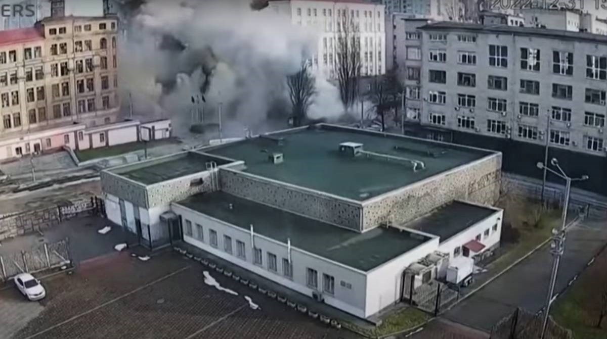 VIDEO Ovo je trenutak kad su Rusi na Staru godinu raketom pogodili hotel u Kijevu