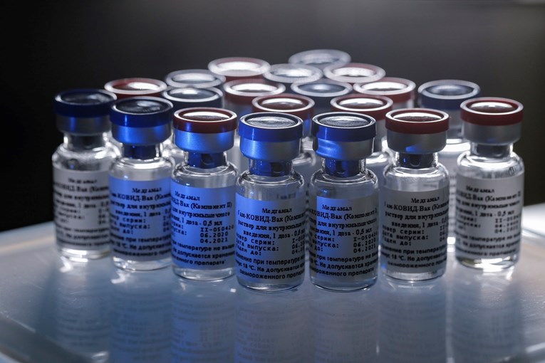 WHO: Cijepljenje protiv korone ne bi trebalo biti obavezno