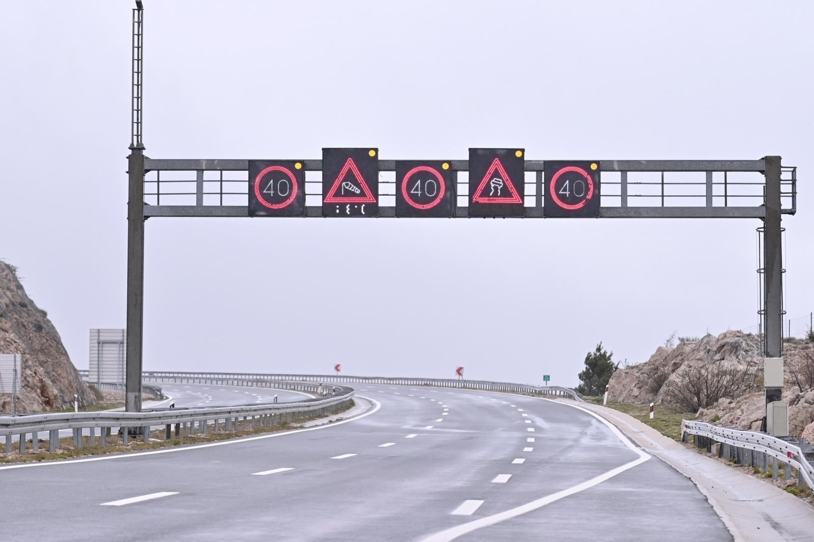 Niz cesta zatvoren za sva vozila osim auta, uključujući dijelove autocesta A1 i A6
