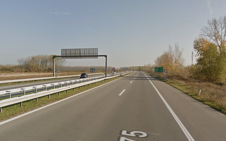 Kombi s djecom sletio s ceste u Srbiji. Jedno dijete poginulo, sedmero je ozlijeđeno