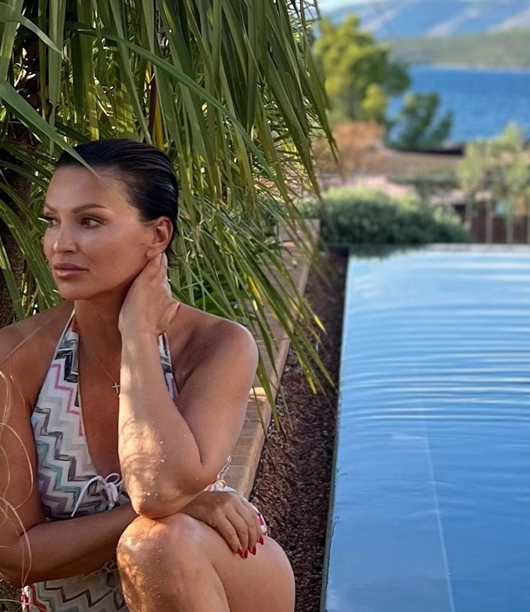 "Predivna si": Oduševio nas je zaigrani kupaći kostim Nine Badrić