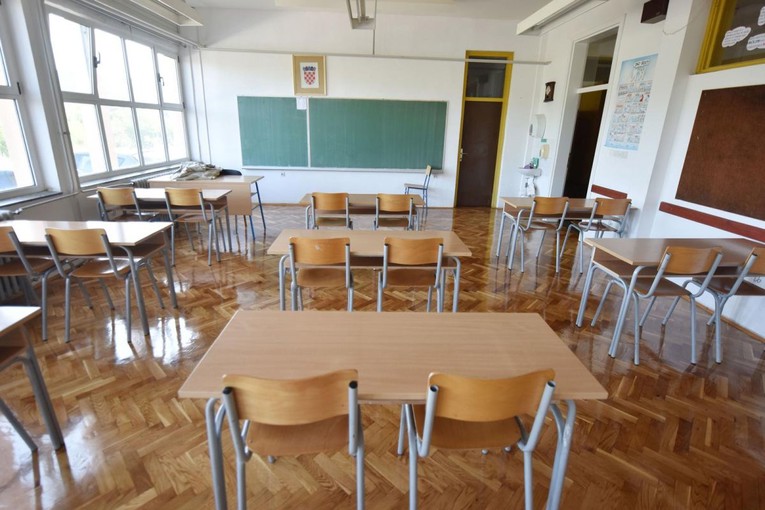 Ravnatelji škola podijeljeni oko prijedloga da se zimski praznici opet razdvoje