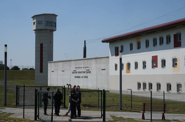 Bjegunci iz francuskog zatvora prerezali rešetke alatima dostavljenim dronom