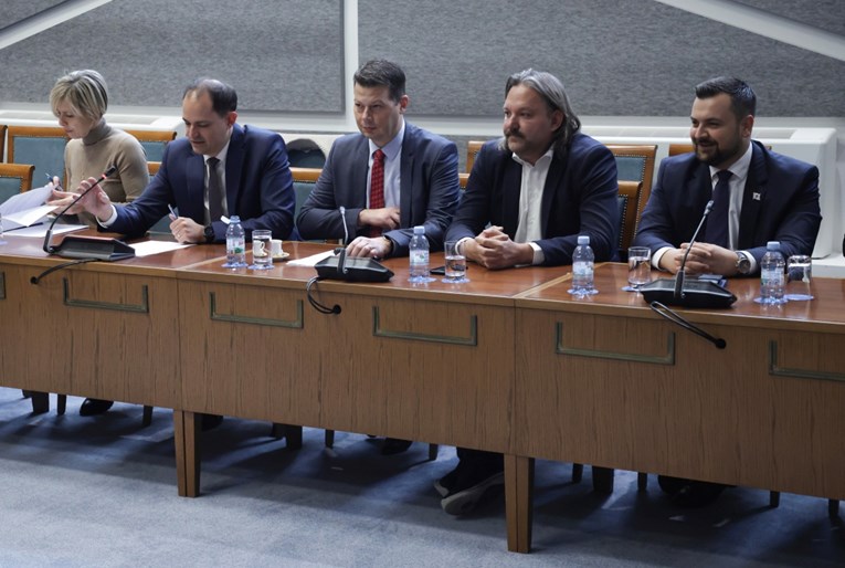 Saslušano prvih sedam kandidata za ustavne suce. Ispitivali ih o "Za dom spremni"