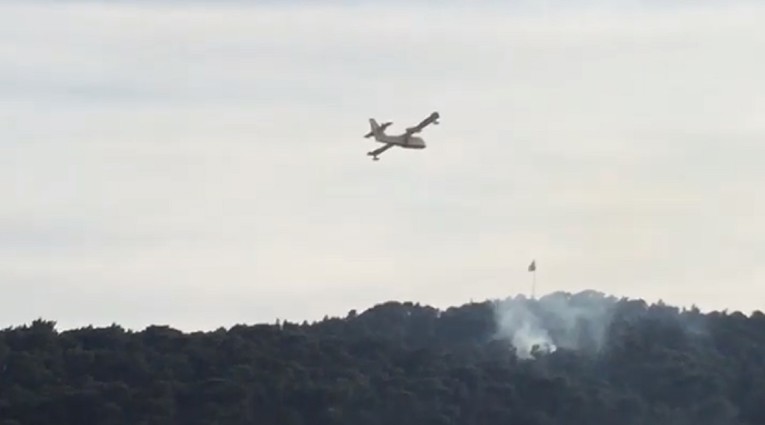 VIDEO Požar na splitskom Marjanu