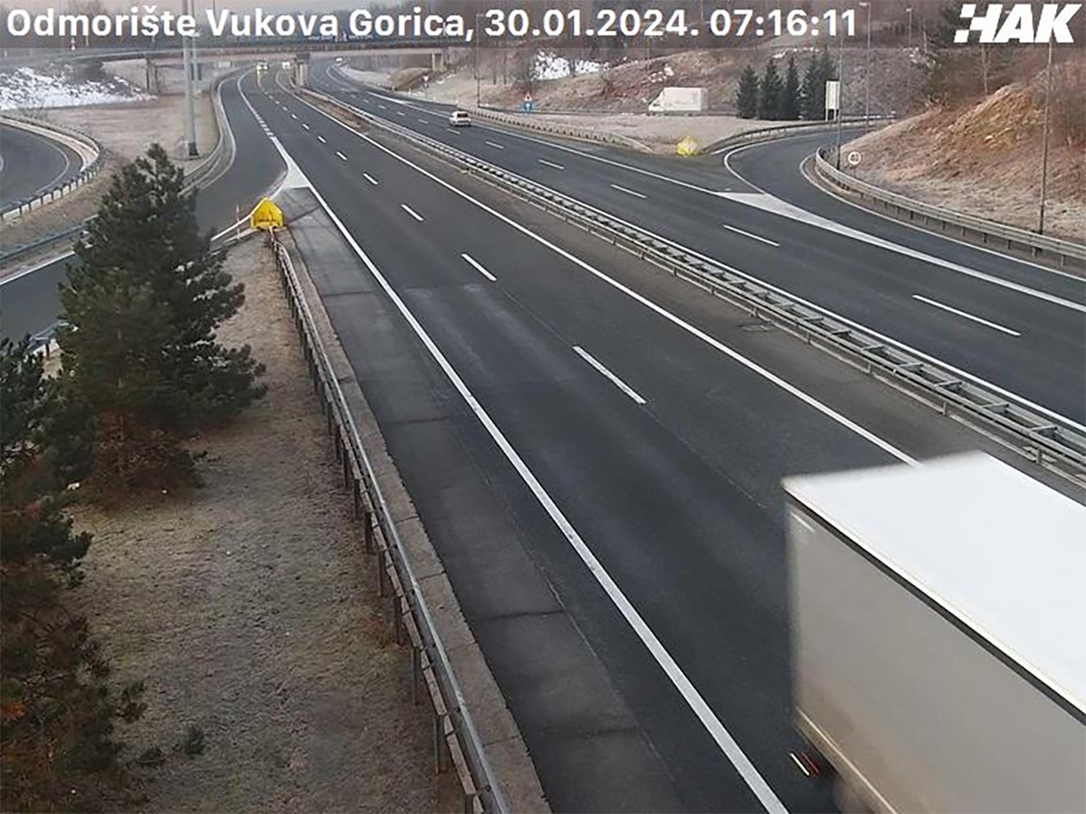 Ceste su mokre i skliske, moguća je poledica