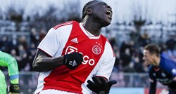 VIDEO Ajaxov igrač iz penala ispucao loptu izvan stadiona