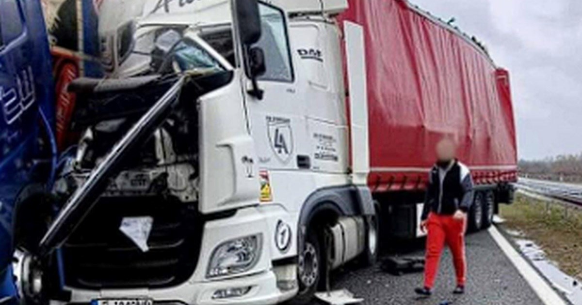 FOTO Težak sudar tri kamiona na granici sa Srbijom