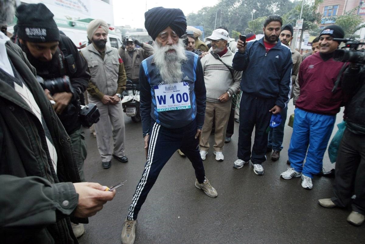 Poginuo legendarni indijski maratonac (114). Netko ga udario autom pa pobjegao