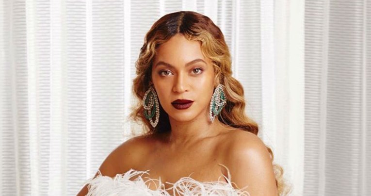 Beyonce na blagdanskoj obiteljskoj fotki nosi luksuznu vjenčanicu