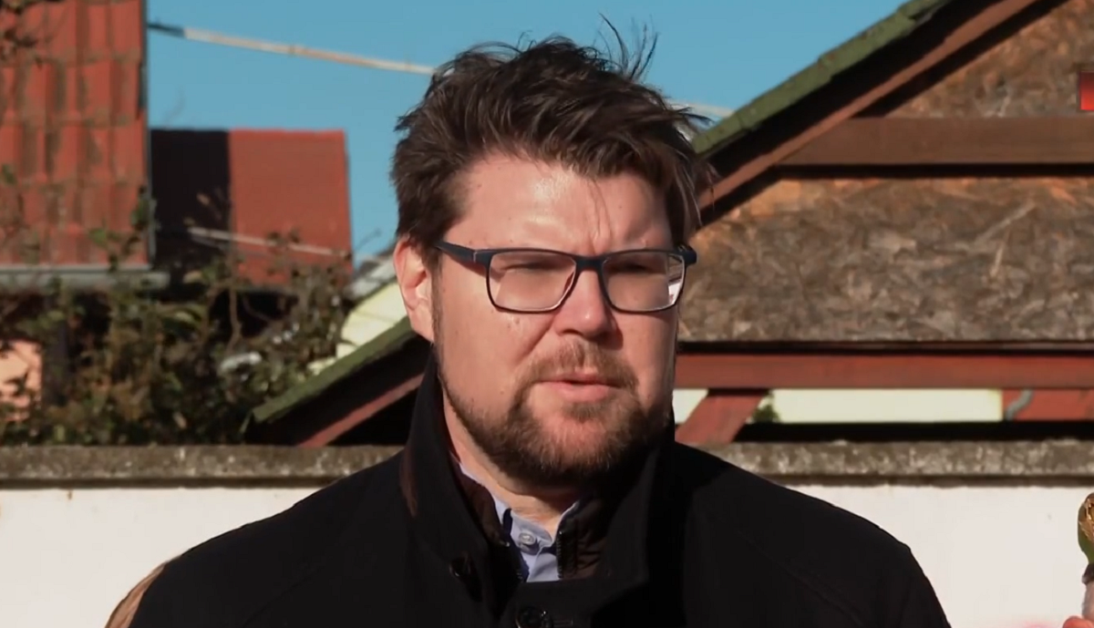 Grbin: Smeta mi ustaški pozdrav. HOS mi ne smeta, ali tu su ljudi s čudnim brkovima