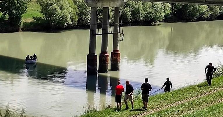 Pronađen i izvučen auto koji je sletio u kanal u Varaždinu. U njemu bilo tijelo žene