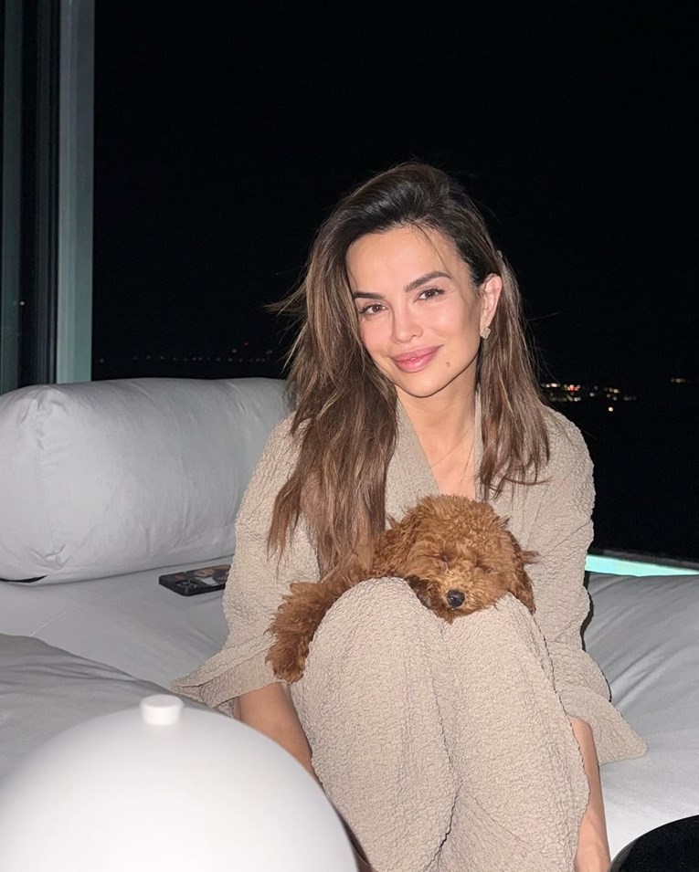 Severina raznježila fanove, pokazala kako provodi večer: "Mali noćni razgovori"