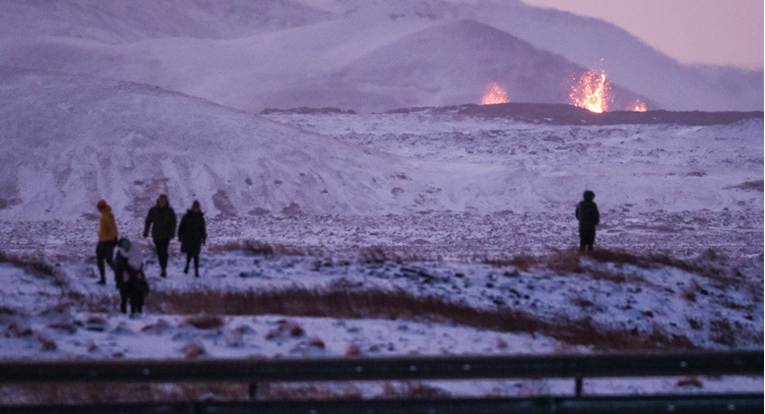 Na Islandu išao pokrpati pukotinu nastalu nakon erupcije. Upao unutra i nestao
