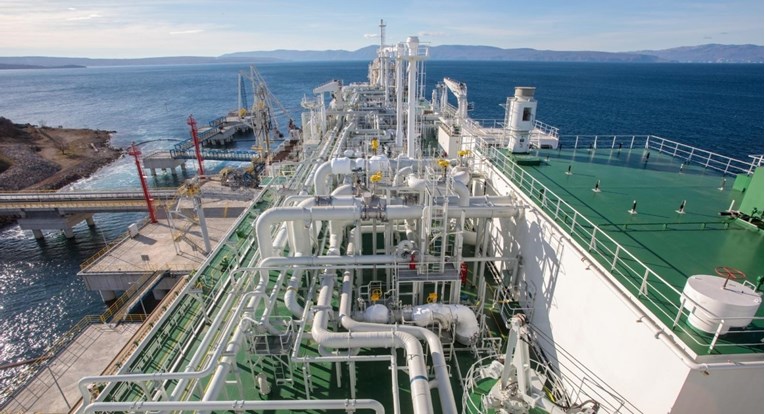 Uz LNG terminal u Omišlju pristao 100. brod