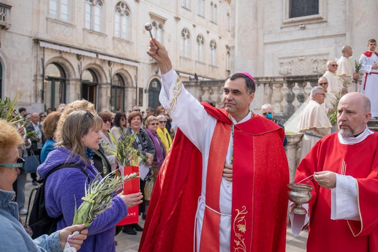 Uskrsna poruka dubrovačkog biskupa: "Ne uzvraćajte zlom, gradite mir"
