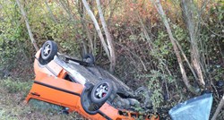FOTO Teška nesreća kod Pleternice: Golf se prevrnuo, mladić teško ozlijeđen