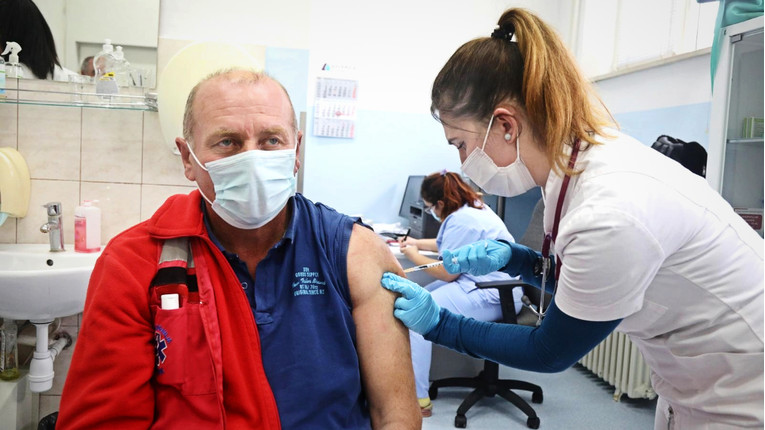 Istraživanje: U Hrvatskoj se 73% zdravstvenih djelatnika planira cijepiti